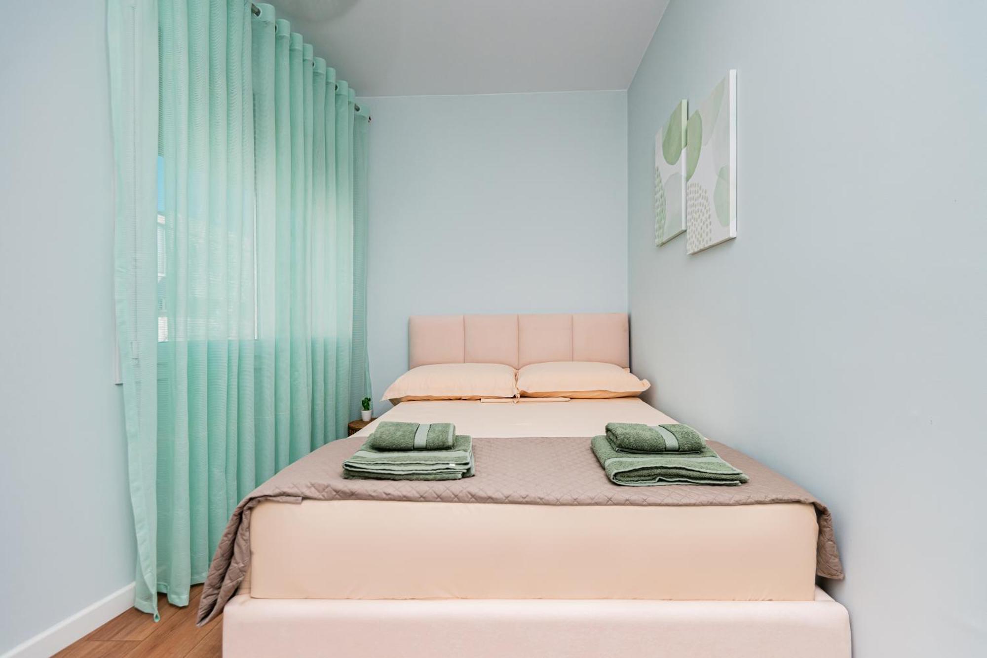 Vivi'S Seaside Apartment Дуррес Экстерьер фото