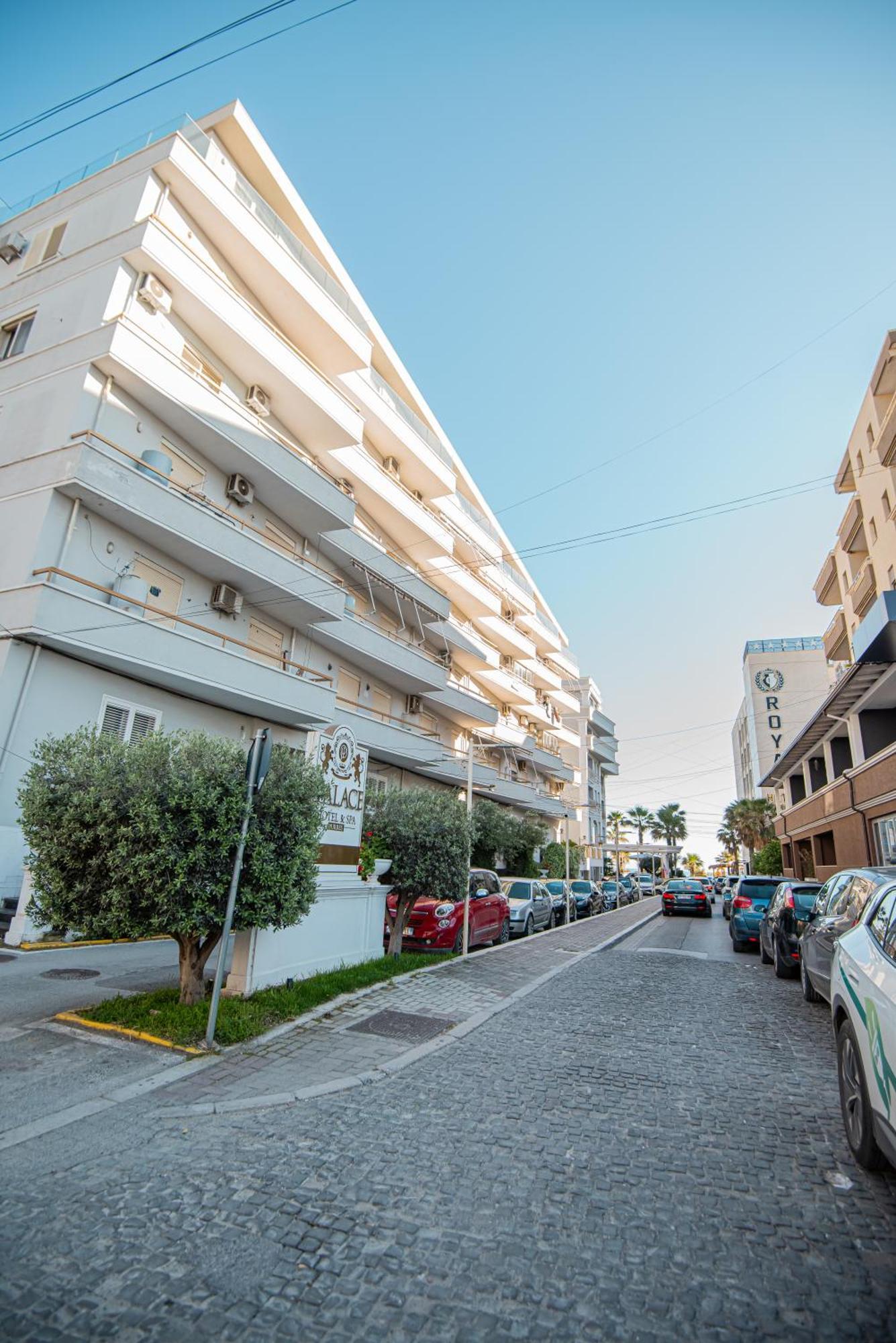 Vivi'S Seaside Apartment Дуррес Экстерьер фото