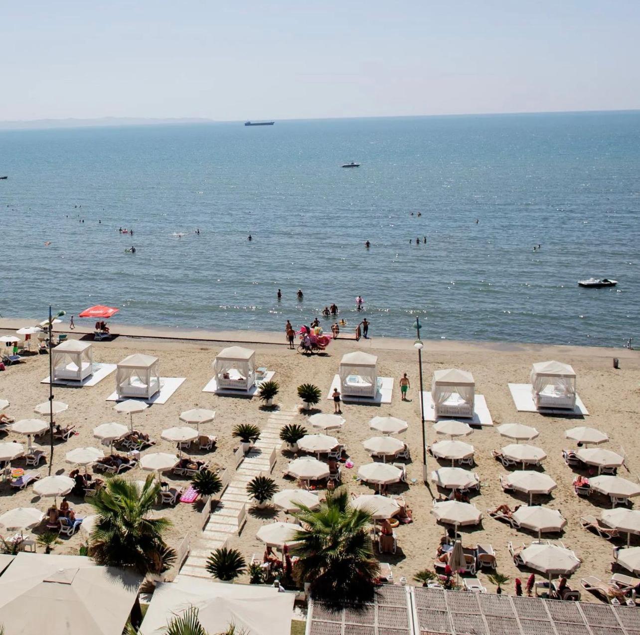 Vivi'S Seaside Apartment Дуррес Экстерьер фото